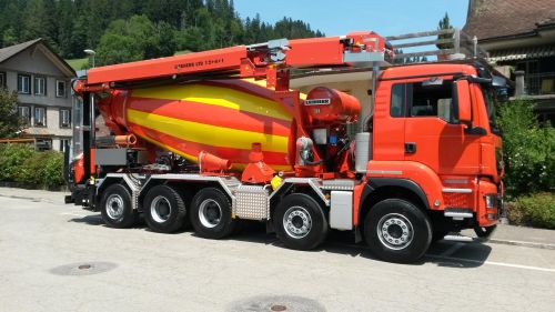 MAN 5Achs Mischer Foerderband